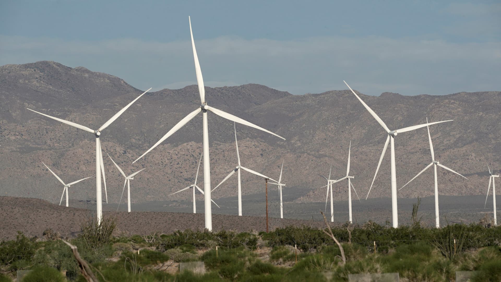 Siemens Energy shares jump 13% as firm plans leadership change at wind turbine unit [Video]