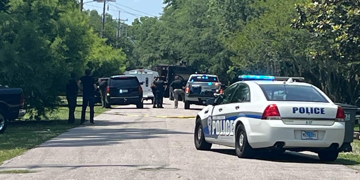 Man wanted for Stall Rd. murder arrested after hours-long standoff in N. Charleston [Video]