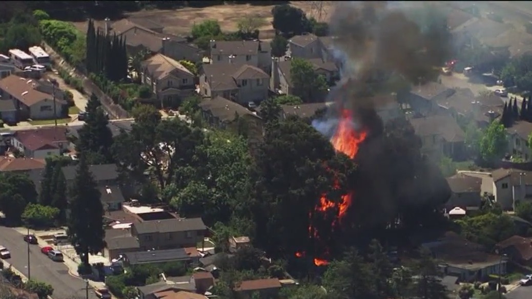 Roaring flames in Hayward neighborhood [Video]