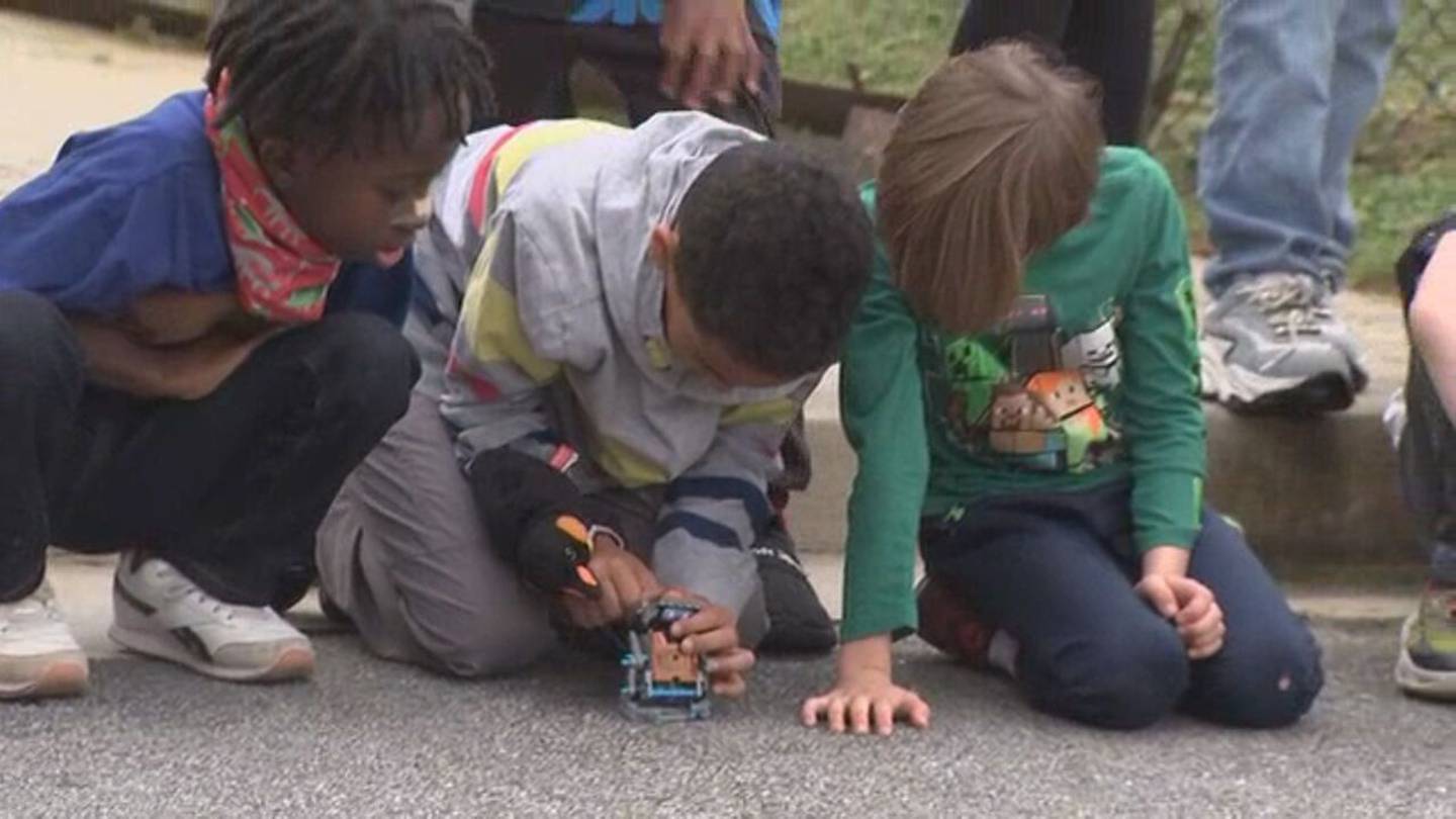 Students at southwest Atlanta elementary school create robots  WSB-TV Channel 2 [Video]