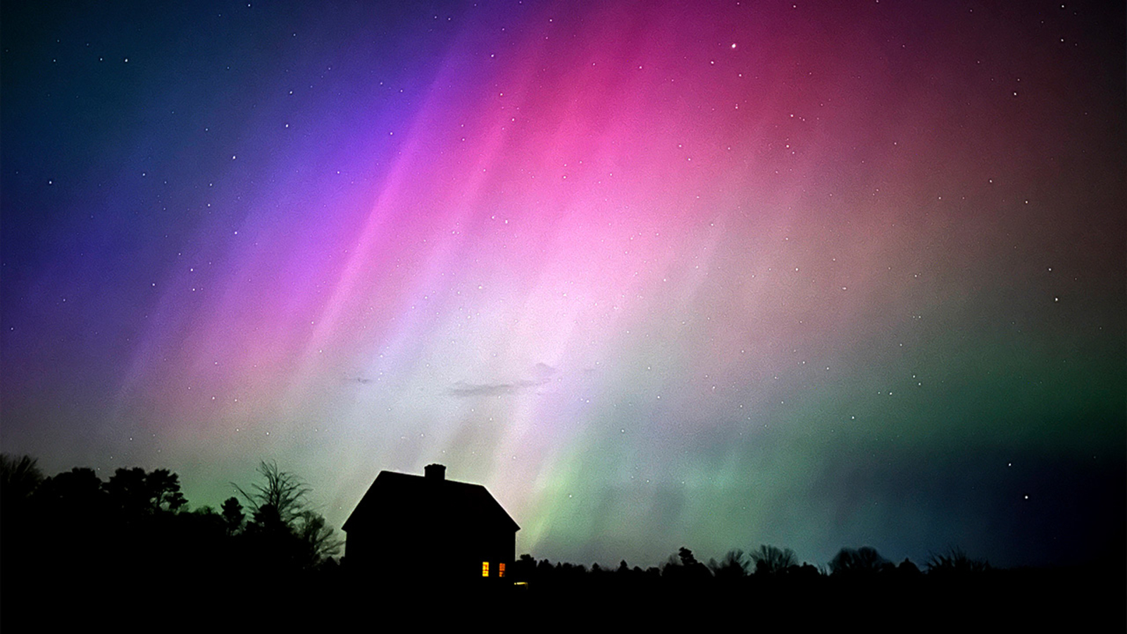 Northern Lights in the US: Solar storm hits Earth, producing colorful light shows across Northern Hemisphere [Video]