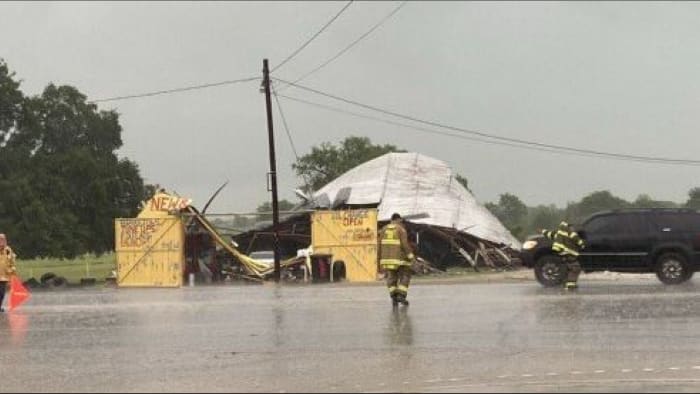 Severe storms cause damage in Moore, Poteet [Video]