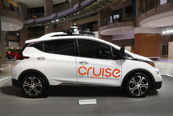 GM’s Cruise to start testing robotaxis in Phoenix area with human safety drivers on board [Video]
