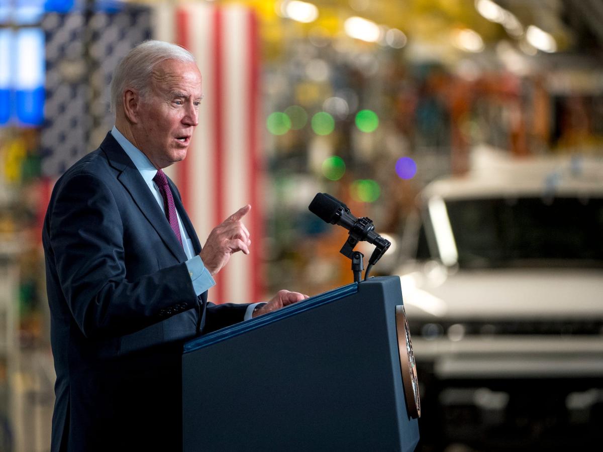 Biden announces a 100% tariff on Chinese EVs [Video]