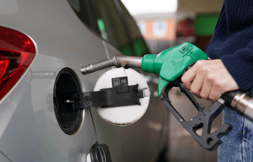 Petrol station bosses will have just 30 MINUTES to change rip-off pump prices or be slapped with a fine [Video]