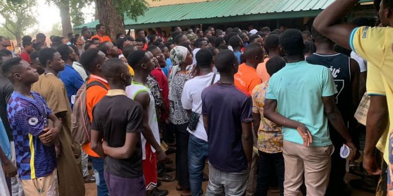 Pong Tamale Veterinary College students protest over lack of water on campus [Video]