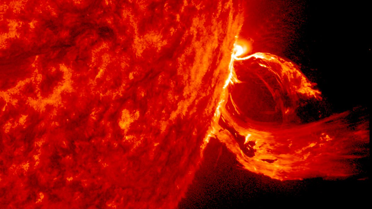 Scientist warns more powerful solar eruptions could hit Earth in 2025 – and cause the worst geomagnetic storm in 165 years [Video]