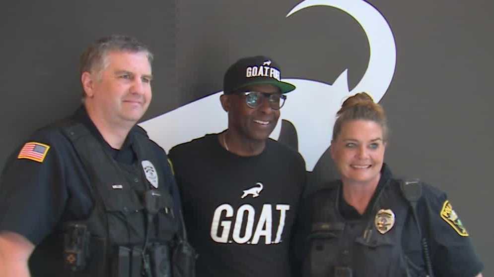 Hall of Fame wide receiver Jerry Rice stops in Shorewood to promote energy drink [Video]