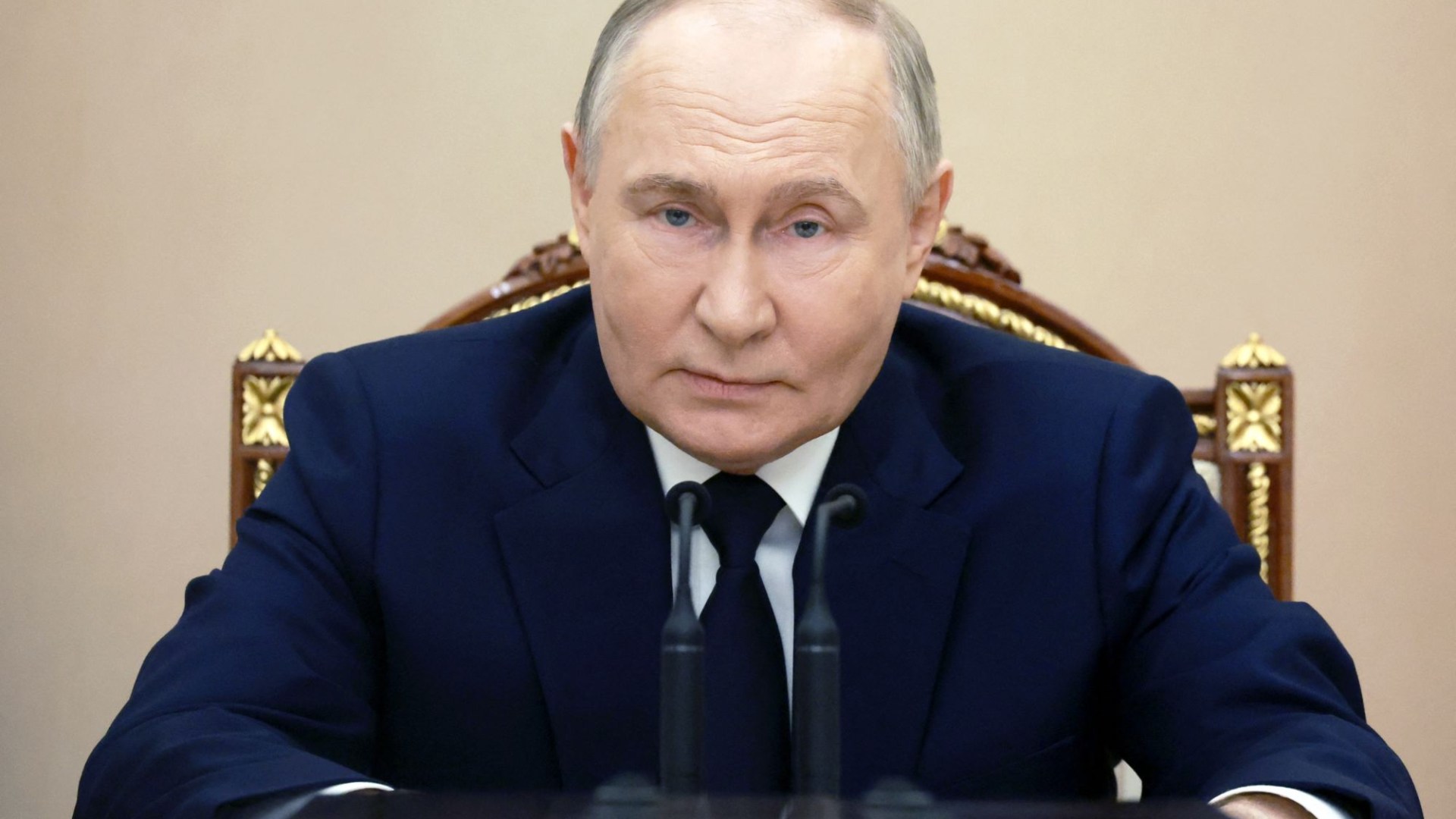 Putin is expanding sea border in push to seize nuclear launch pad island in first step toward WW3, ex-Generals warn [Video]