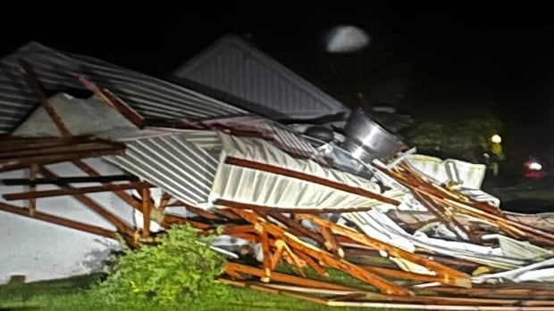 Sunday storm leaves trail of damaged buildings, shattered windshields across Saskatchewan [Video]