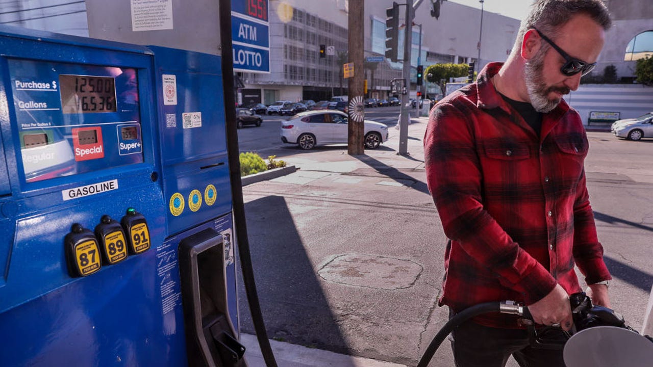California gas prices drop while national prices rise [Video]