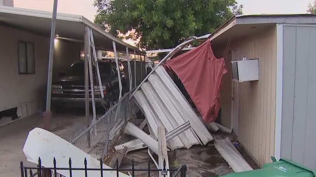 Latest monsoon storm causes damage, power outages in Phoenix [Video]