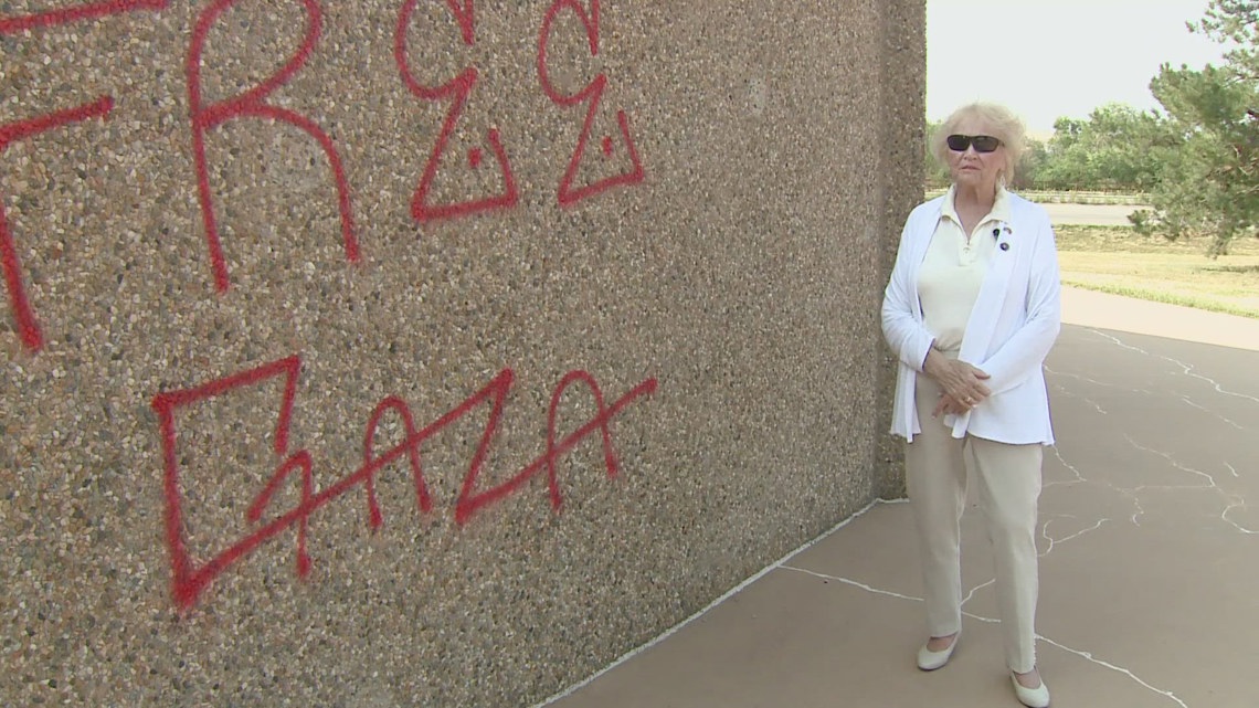 Veterans left to clean up graffiti on U.S. Marine Corps Memorial [Video]