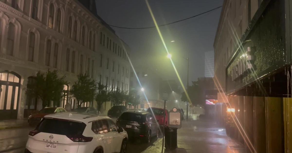 RAW VIDEO: Heavy Rain, Flood Threat in Galveston, TX | Video